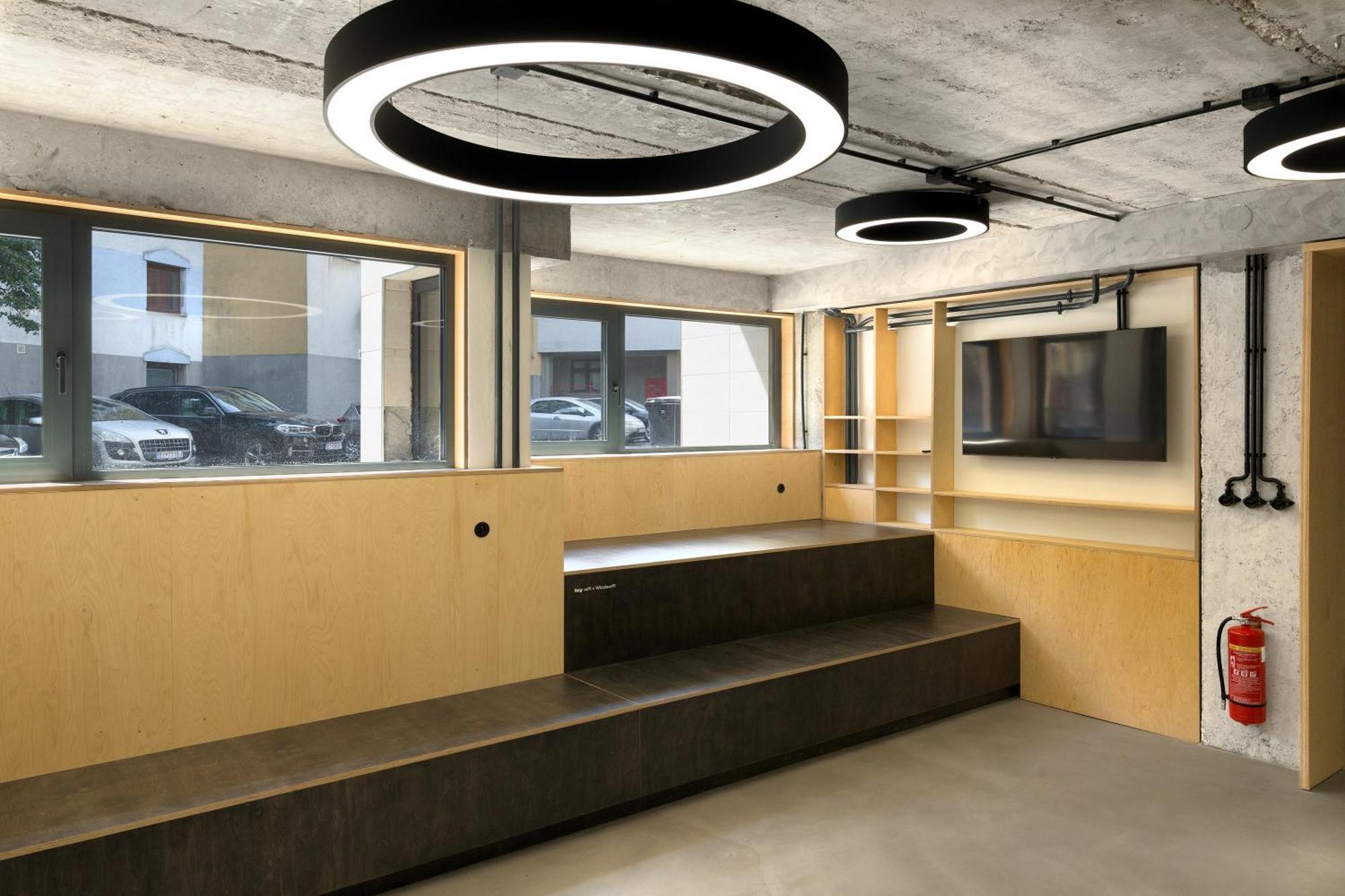 Izy Stay Hostel Μπρατισλάβα Εξωτερικό φωτογραφία