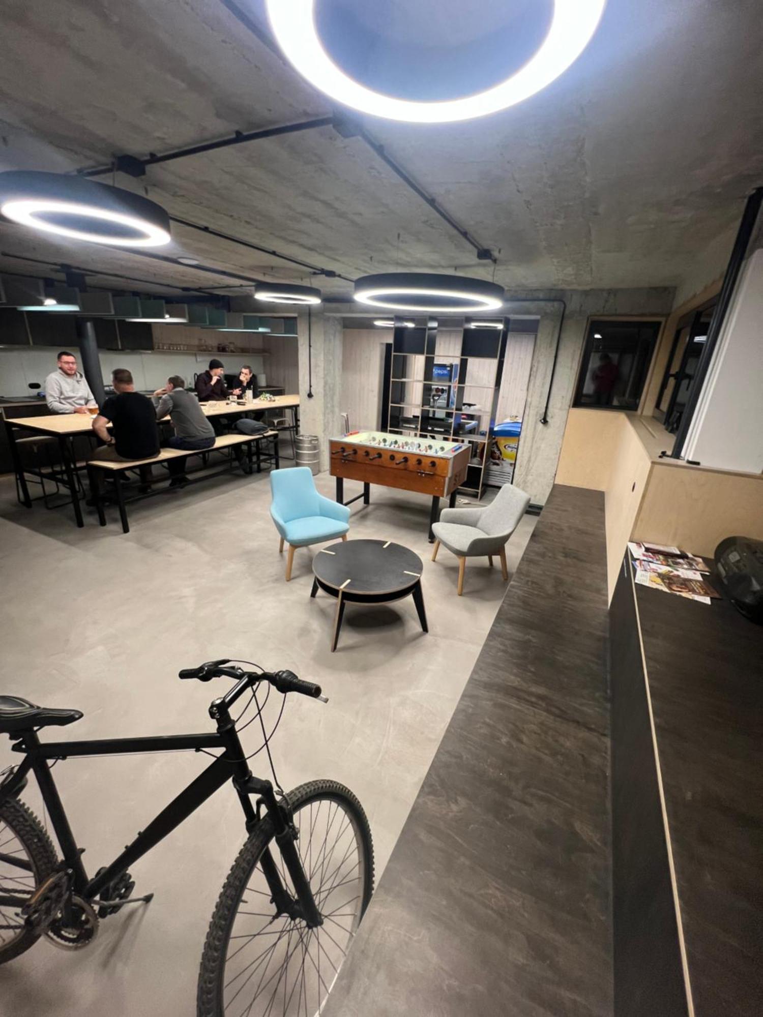 Izy Stay Hostel Μπρατισλάβα Εξωτερικό φωτογραφία