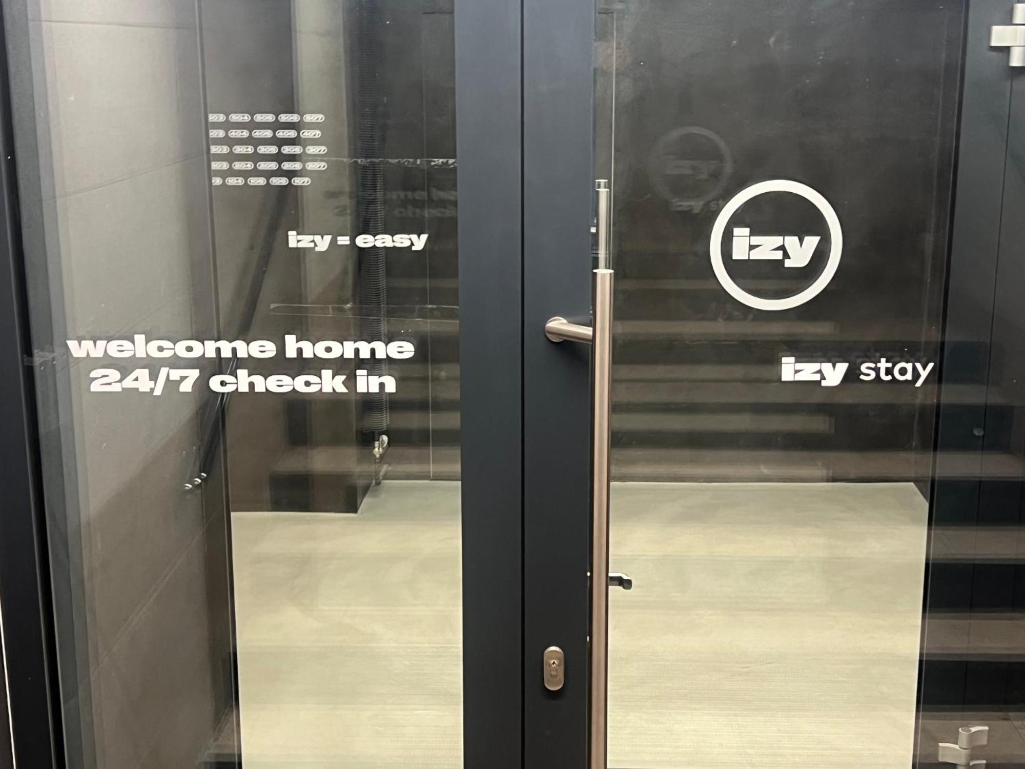 Izy Stay Hostel Μπρατισλάβα Εξωτερικό φωτογραφία