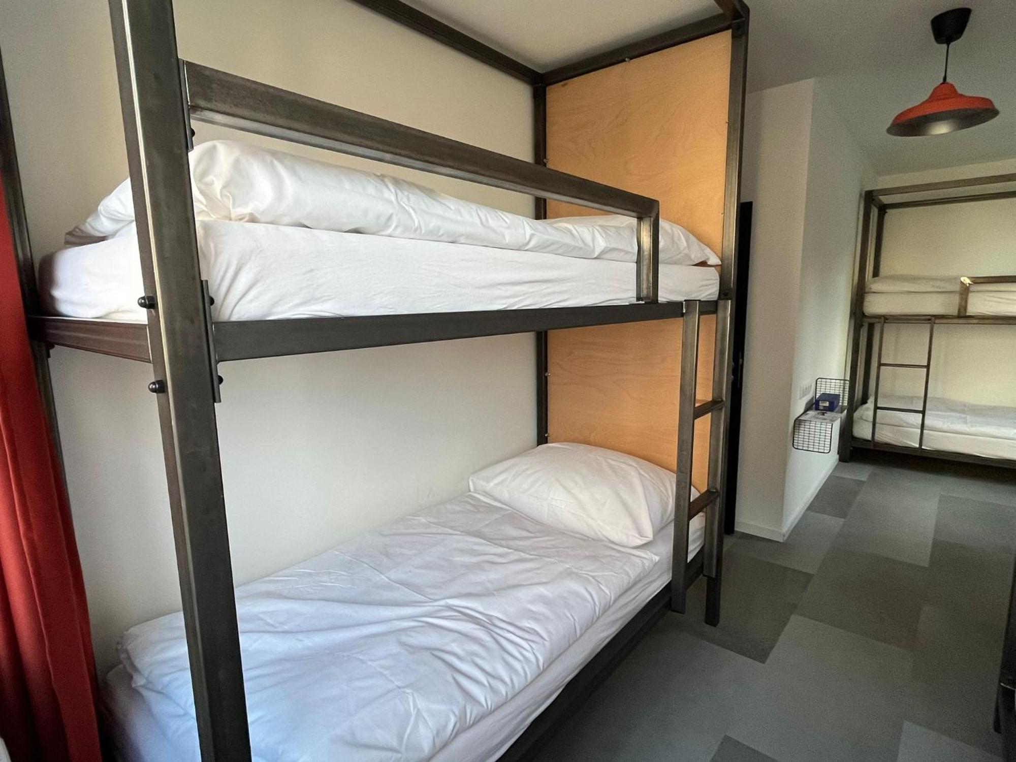 Izy Stay Hostel Μπρατισλάβα Εξωτερικό φωτογραφία
