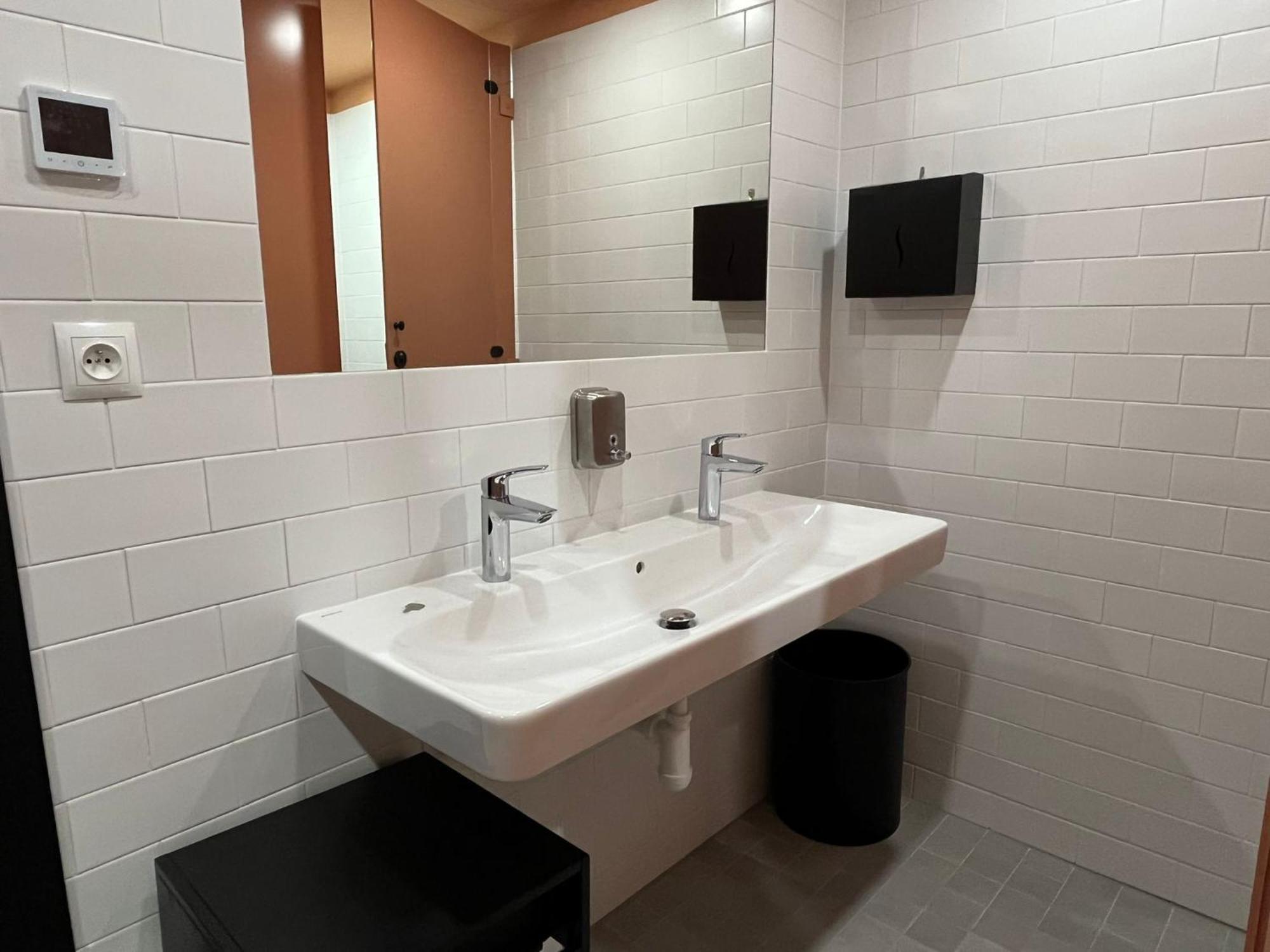 Izy Stay Hostel Μπρατισλάβα Εξωτερικό φωτογραφία
