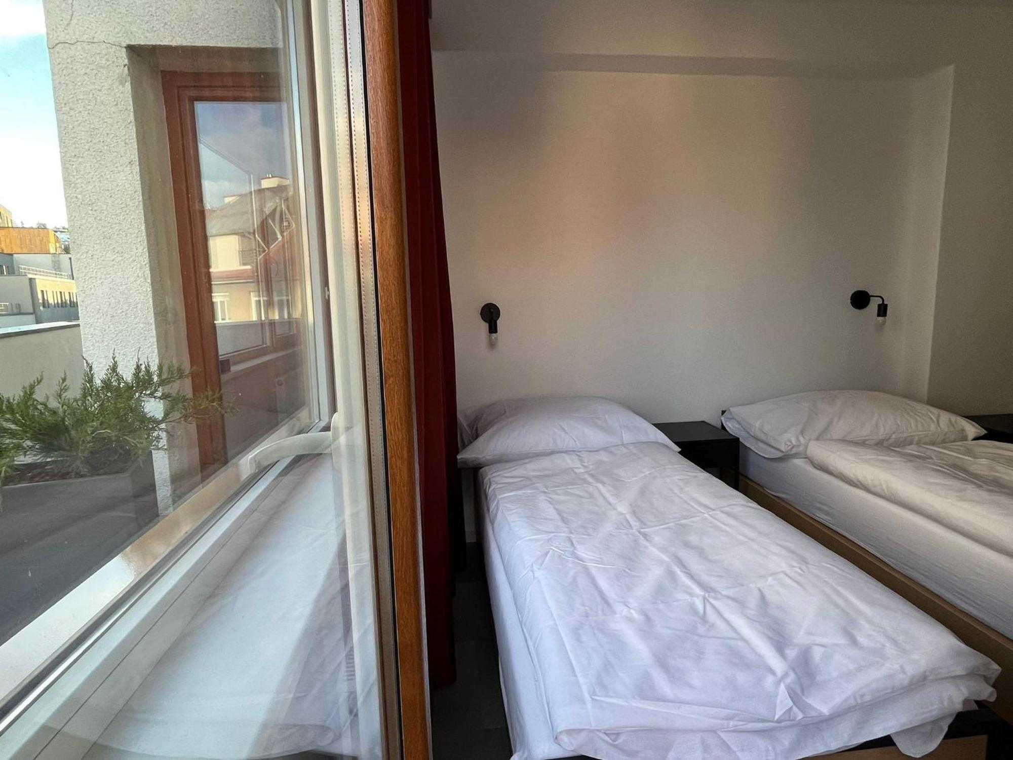 Izy Stay Hostel Μπρατισλάβα Εξωτερικό φωτογραφία