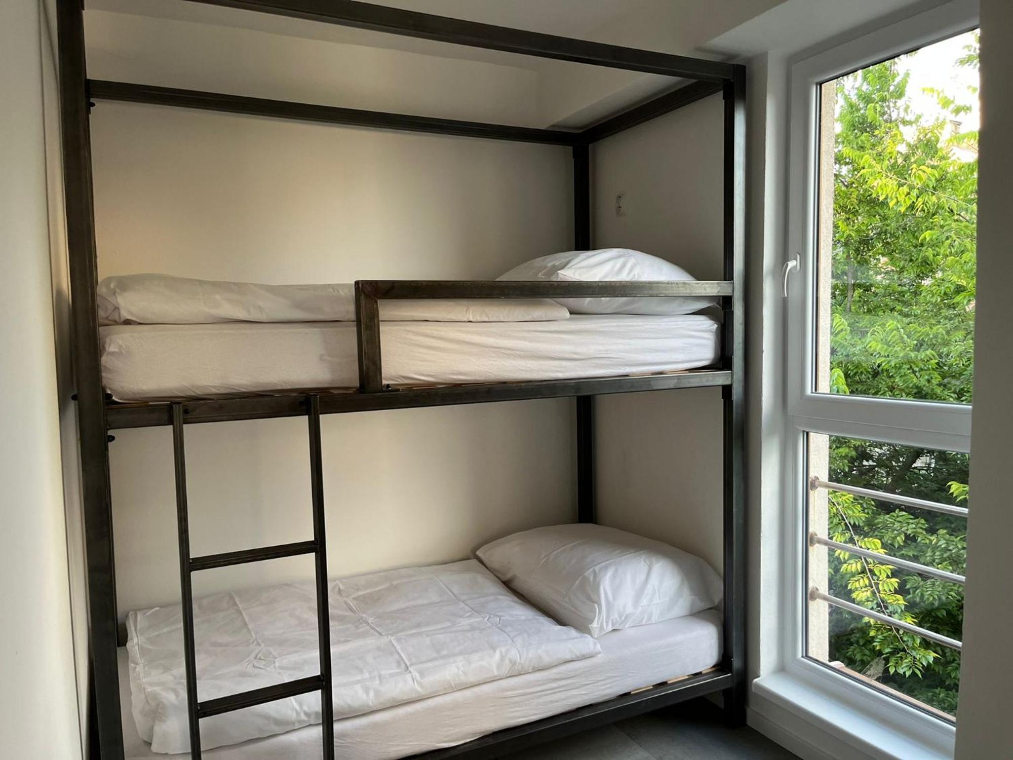 Izy Stay Hostel Μπρατισλάβα Εξωτερικό φωτογραφία