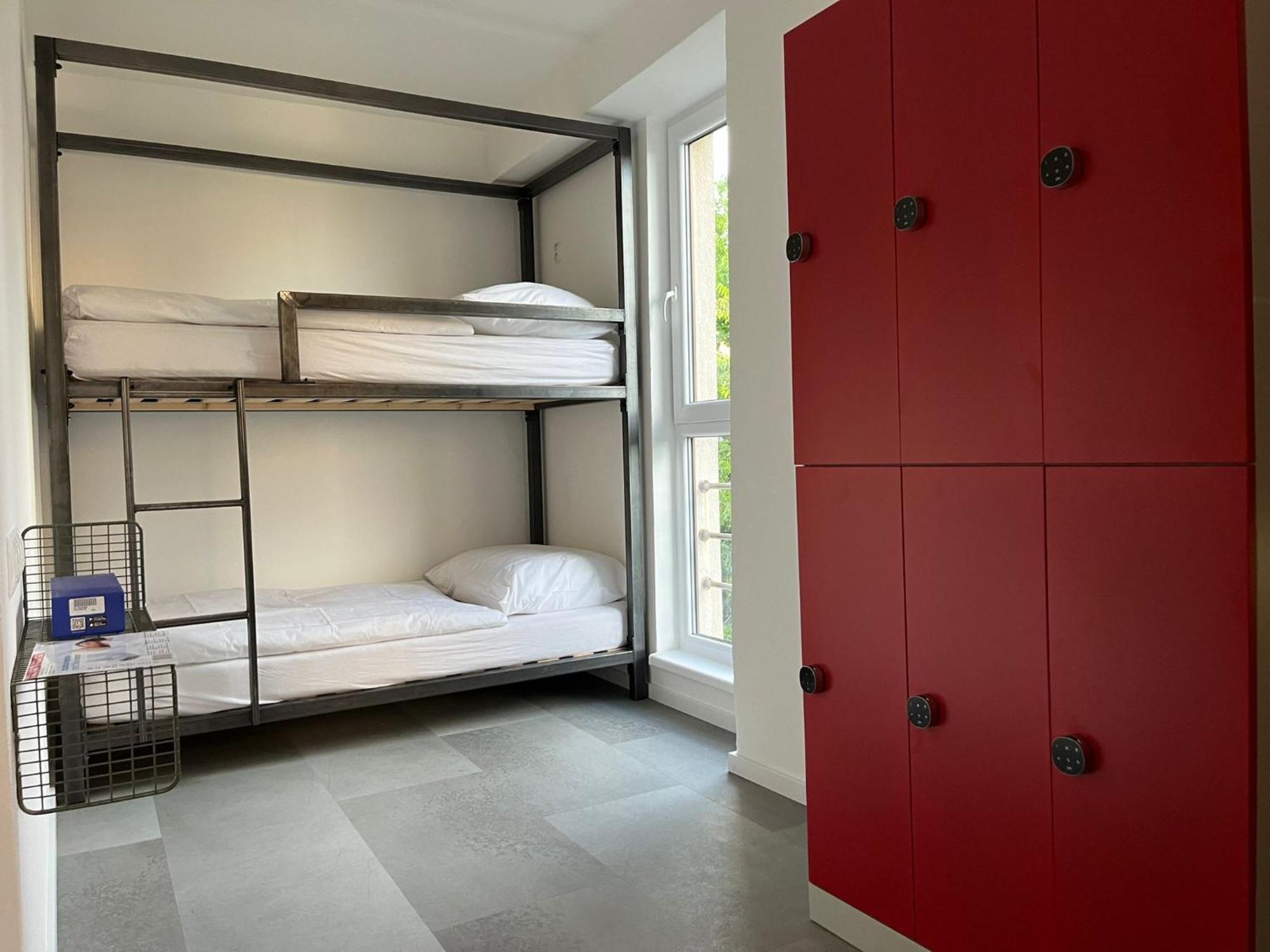 Izy Stay Hostel Μπρατισλάβα Εξωτερικό φωτογραφία