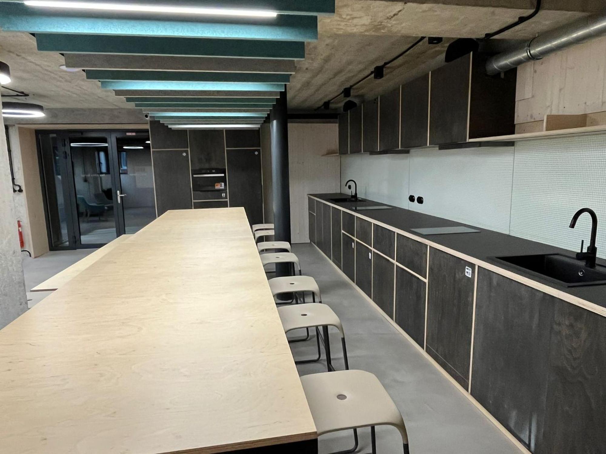 Izy Stay Hostel Μπρατισλάβα Εξωτερικό φωτογραφία