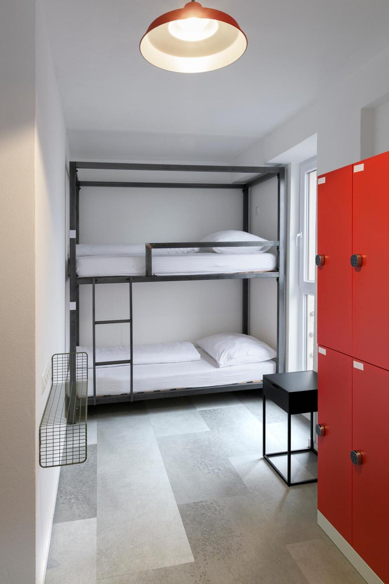 Izy Stay Hostel Μπρατισλάβα Εξωτερικό φωτογραφία