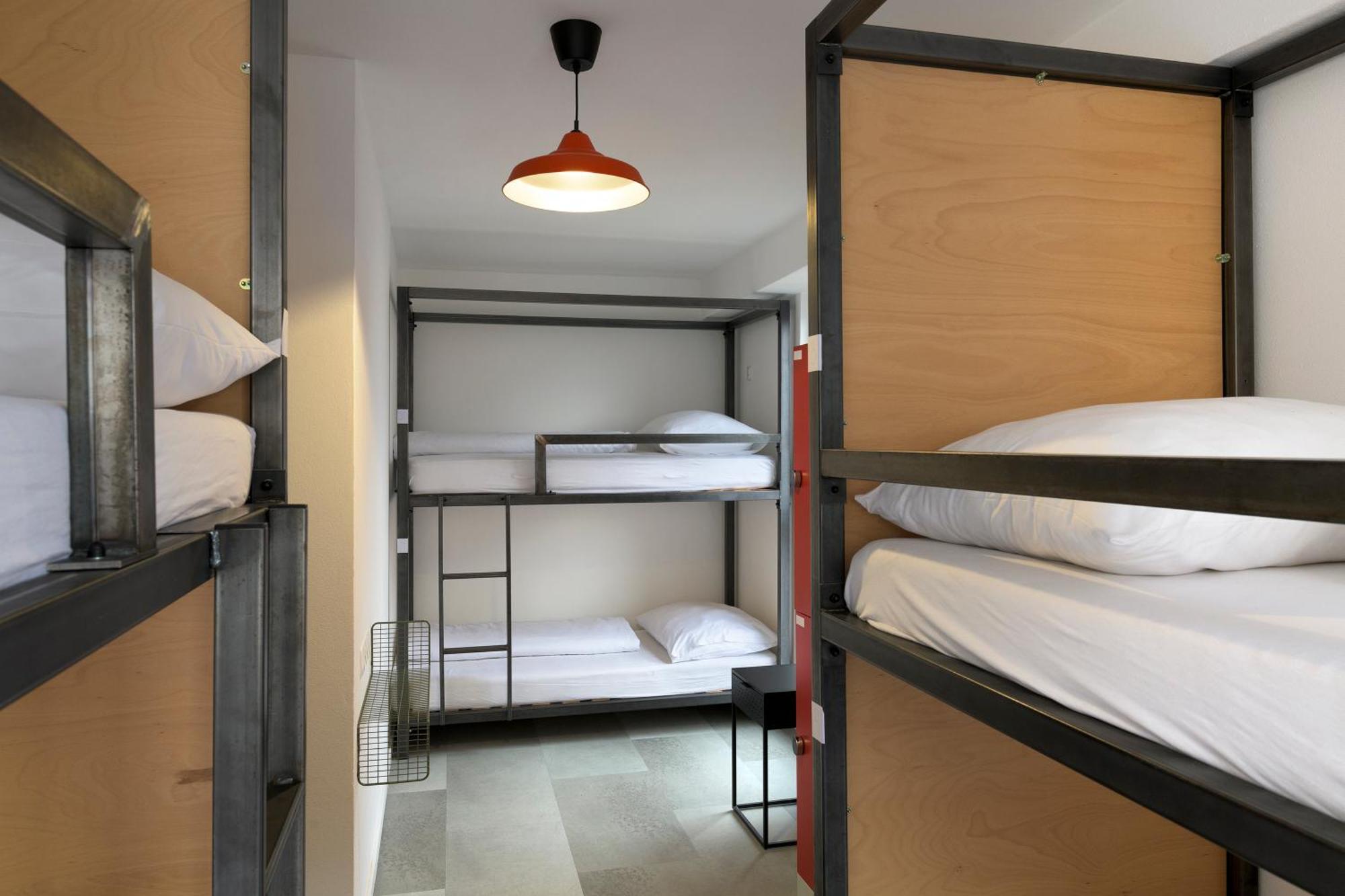 Izy Stay Hostel Μπρατισλάβα Εξωτερικό φωτογραφία
