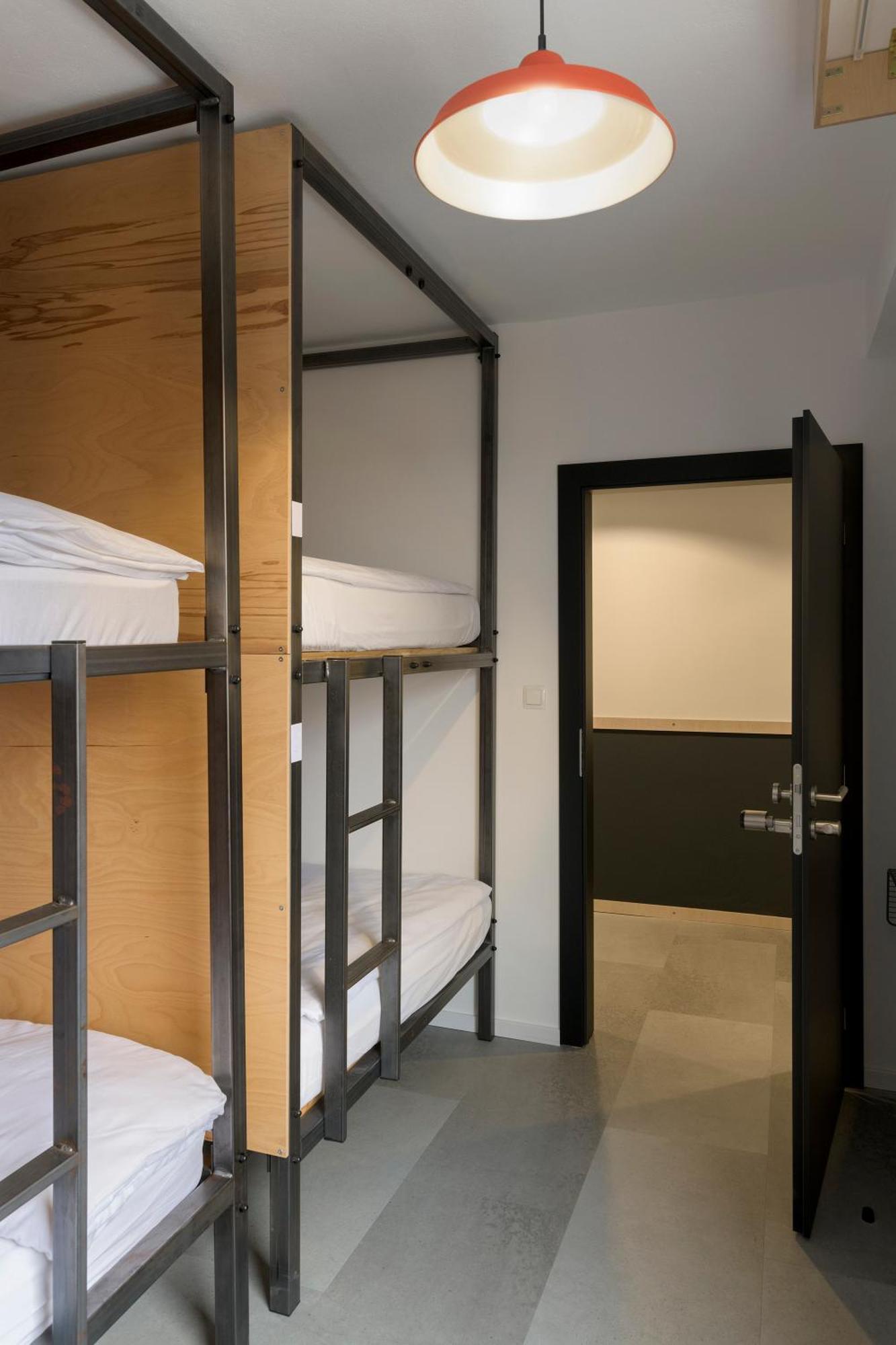 Izy Stay Hostel Μπρατισλάβα Εξωτερικό φωτογραφία
