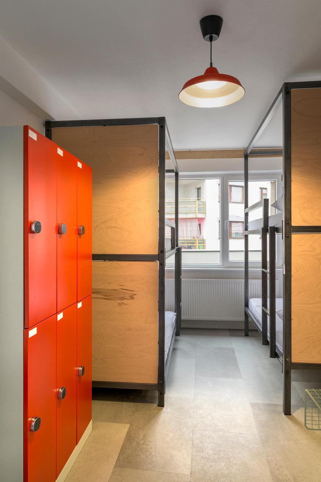 Izy Stay Hostel Μπρατισλάβα Εξωτερικό φωτογραφία