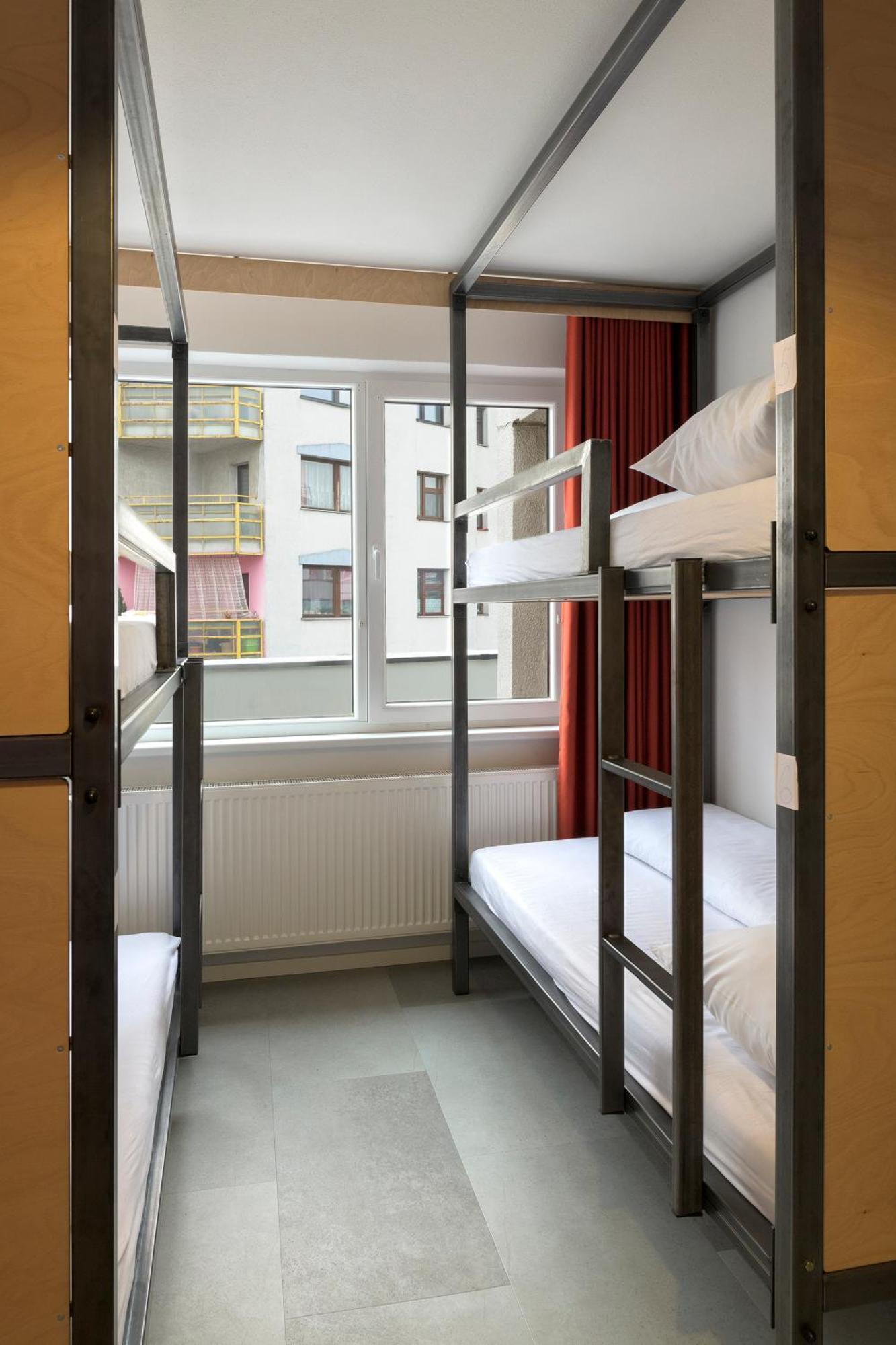 Izy Stay Hostel Μπρατισλάβα Εξωτερικό φωτογραφία