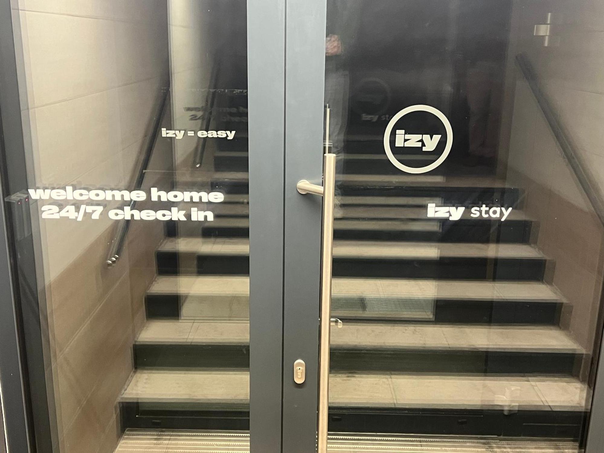 Izy Stay Hostel Μπρατισλάβα Εξωτερικό φωτογραφία